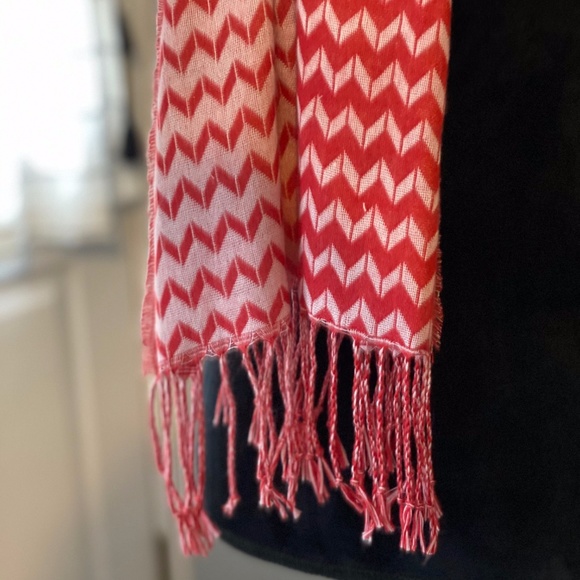 Thirty-one Red & White Chevron Scarf - Picture 4 of 5